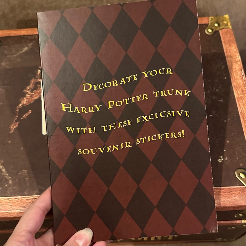 Harry Potter Juniper Books Hogwarts Express Set with Trunk - Picture 9 of 12